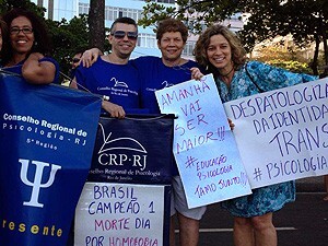crp-rj-presente-nas-manifestacoes-da-populacao-lgbt-e-dos-profissionais-de-educacao-do-rio-de-janeiro